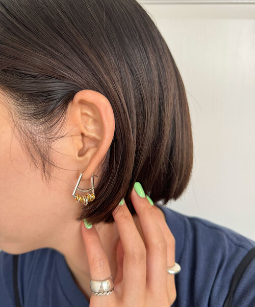 SLOBE IENA（スローブイエナ）の「LAPUIS/ラピュイ Coil Doubleピアス 235-220105（ピアス（両耳用）・レディース・シルバー・FREE）」の2枚目の写真