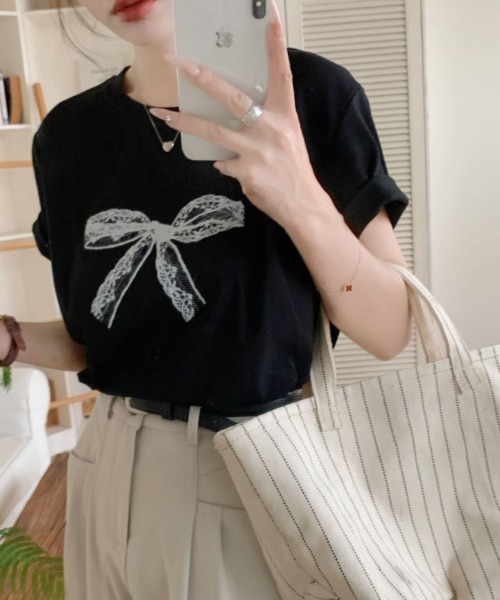 Diosfront(ディオスフロント)の「プリントリボン半袖Tシャツ(Tシャツ/カットソー・レディース・ホワイト/ブラック/グレー・FREE)」の3枚目の写真