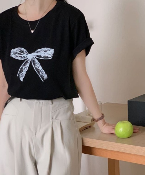 Diosfront(ディオスフロント)の「プリントリボン半袖Tシャツ(Tシャツ/カットソー・レディース・ホワイト/ブラック/グレー・FREE)」の6枚目の写真