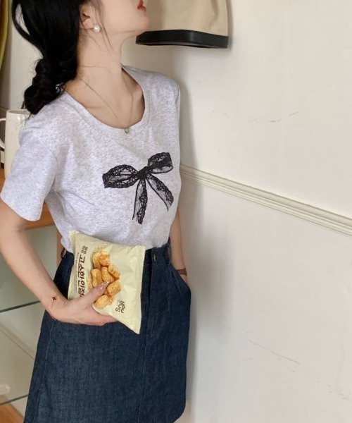 Diosfront(ディオスフロント)の「プリントリボン半袖Tシャツ(Tシャツ/カットソー・レディース・ホワイト/ブラック/グレー・FREE)」の16枚目の写真