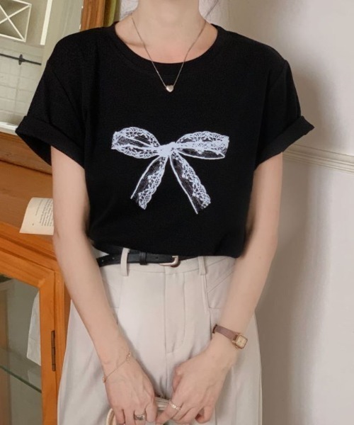 Diosfront(ディオスフロント)の「プリントリボン半袖Tシャツ(Tシャツ/カットソー・レディース・ホワイト/ブラック/グレー・FREE)」の4枚目の写真