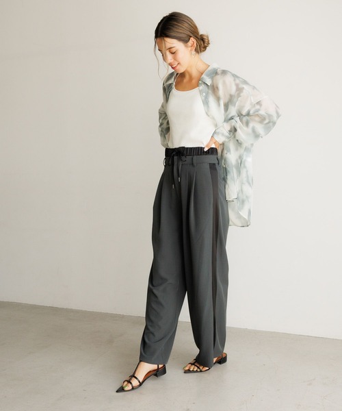 BAYFLOW（ベイフロー）の「[シワになりにくい]Wウエストワイドラインパンツ（その他パンツ・レディース・グレイッシュベージュ/チャコール/モカ・SMALL/MEDIUM）」の6枚目の写真