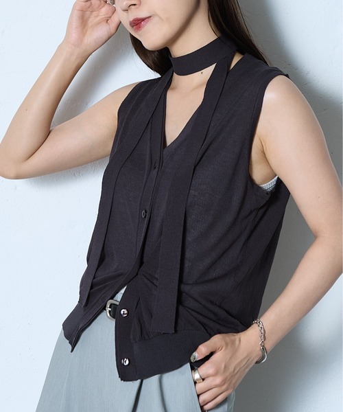 COLONY 2139（コロニートゥーワンスリーナイン）の「WEB・一部店舗限定 / チョーカー付2WAYニッベスト（ベスト・レディース・ネイビー/チャコールグレー/グレイッシュベージュ・FREE）」の2枚目の写真