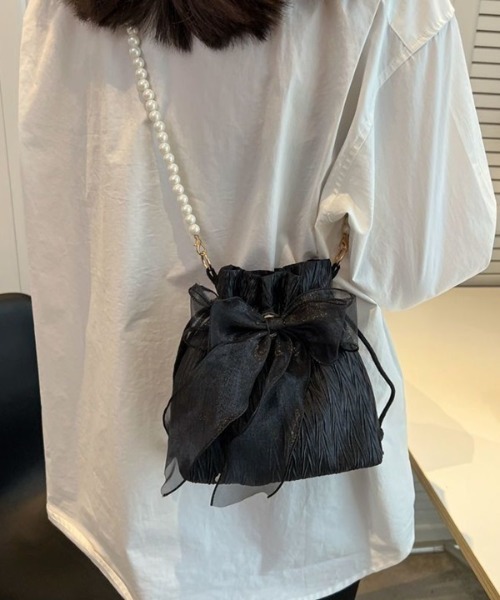 H.TOKYO（エイチトウキョウ）の「レースリボン パールショルダーバッグ/巾着（ショルダーバッグ・レディース・ホワイト/ピンク/パープル/ブラック・FREE）」の2枚目の写真