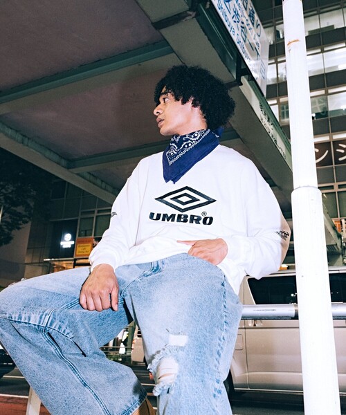 UMBRO（アンブロ）の「UMBRO/アンブロ SP BIG Logo Sweat/別注 ビッグロゴ クルーネックスウェット/刺繍ロゴ（スウェット・メンズ・グレー/ブラウン/ブラック/ホワイト・MEDIUM/LARGE/X-LARGE）」の19枚目の写真