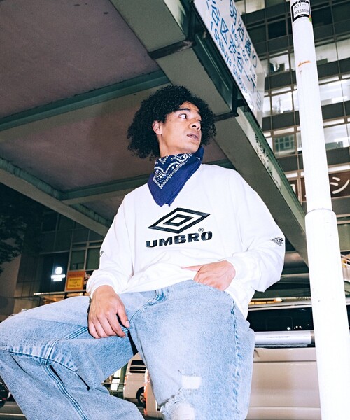 UMBRO（アンブロ）の「UMBRO/アンブロ SP BIG Logo Sweat/別注 ビッグロゴ クルーネックスウェット/刺繍ロゴ（スウェット・メンズ・グレー/ブラウン/ブラック/ホワイト・MEDIUM/LARGE/X-LARGE）」の20枚目の写真