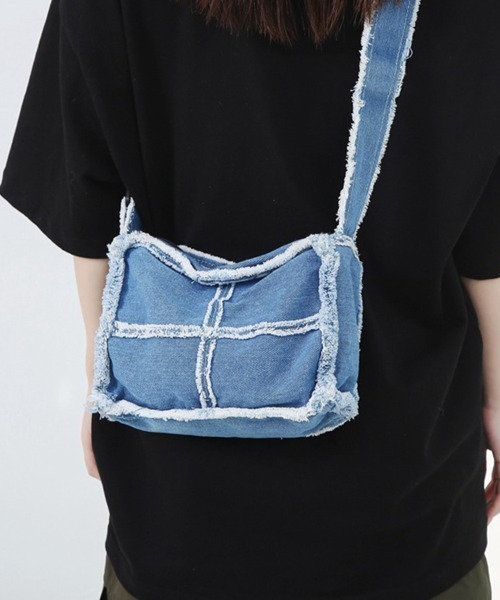 Coo+i(クーイ)の「ダメージ加工キャンパスミニショルダーバッグ(ショルダーバッグ・レディース・ブルー/ブラック/カーキ/ライトブルー/ホワイト/ブラウン・FREE)」の5枚目の写真