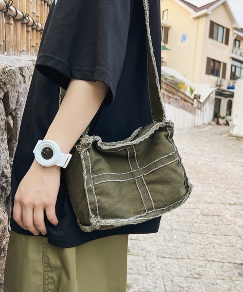 Coo+i(クーイ)の「ダメージ加工キャンパスミニショルダーバッグ(ショルダーバッグ・レディース・ブルー/ブラック/カーキ/ライトブルー/ホワイト/ブラウン・FREE)」の12枚目の写真