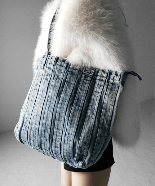 me+em select（ミームセレクト）の「※※【 ２color 】ケミカルウォッシュスクエアデニムバッグ ／ chemical wash square denim bag（トートバッグ・レディース・ブラック/ブルー・FREE）」の2枚目の写真