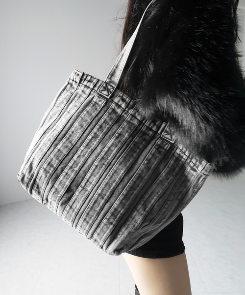 me+em select（ミームセレクト）の「※※【 ２color 】ケミカルウォッシュスクエアデニムバッグ ／ chemical wash square denim bag（トートバッグ・レディース・ブラック/ブルー・FREE）」の12枚目の写真