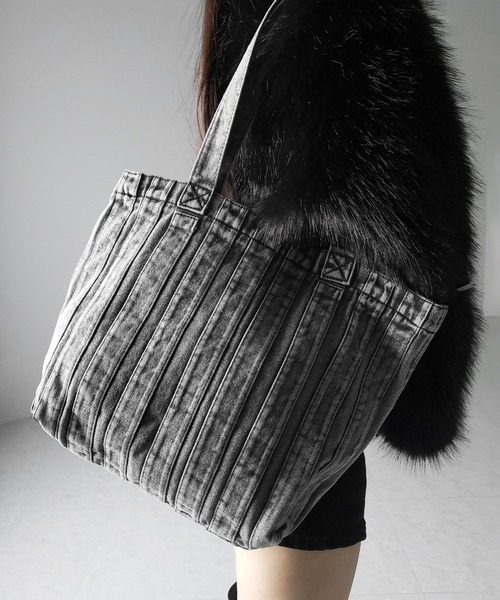 me+em select（ミームセレクト）の「※※【 ２color 】ケミカルウォッシュスクエアデニムバッグ ／ chemical wash square denim bag（トートバッグ・レディース・ブラック/ブルー・FREE）」の16枚目の写真