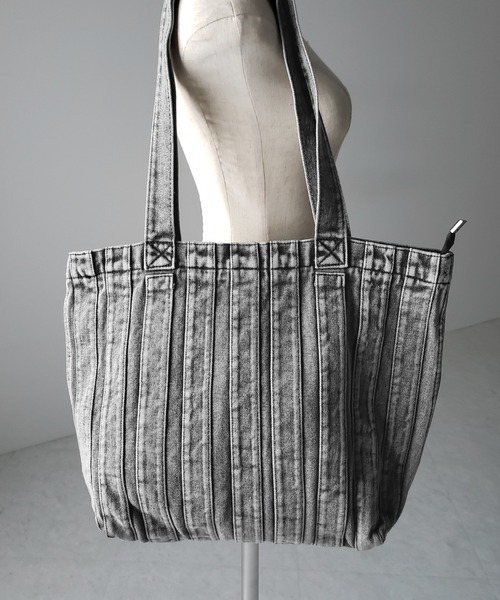 me+em select（ミームセレクト）の「※※【 ２color 】ケミカルウォッシュスクエアデニムバッグ ／ chemical wash square denim bag（トートバッグ・レディース・ブラック/ブルー・FREE）」の8枚目の写真