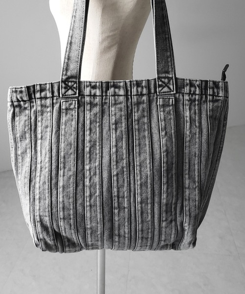 me+em select（ミームセレクト）の「※※【 ２color 】ケミカルウォッシュスクエアデニムバッグ ／ chemical wash square denim bag（トートバッグ・レディース・ブラック/ブルー・FREE）」の7枚目の写真