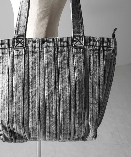 me+em select（ミームセレクト）の「※※【 ２color 】ケミカルウォッシュスクエアデニムバッグ ／ chemical wash square denim bag（トートバッグ・レディース・ブラック/ブルー・FREE）」の9枚目の写真