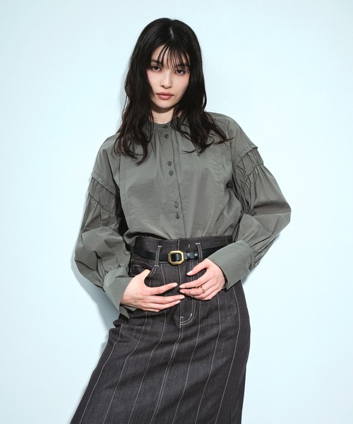 UNITED TOKYO（ユナイテッドトウキョウ）の「ボリュームスリーブギャザーブラウス｜ウォッシャブル/撥水/ストレッチ/春服（シャツ/ブラウス・レディース・ホワイト/カーキ・FREE）」の11枚目の写真