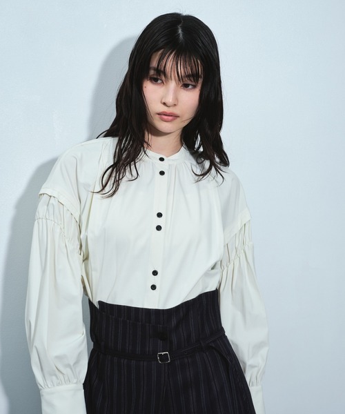 UNITED TOKYO（ユナイテッドトウキョウ）の「ボリュームスリーブギャザーブラウス｜ウォッシャブル/撥水/ストレッチ/春服（シャツ/ブラウス・レディース・ホワイト/カーキ・FREE）」の20枚目の写真
