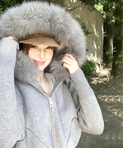 gossip！ロサンゼルス（ゴシップロサンゼルス）の「Y2K エコファー フード ジップアップ  パーカー（パーカー・レディース・オフホワイト/ブラウン/グレー/ブルー・FREE）」の2枚目の写真