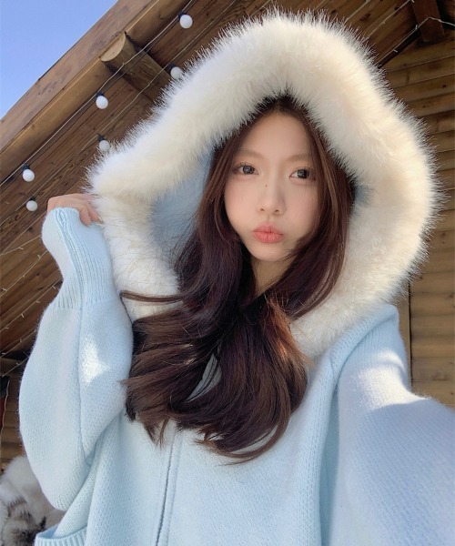 gossip！ロサンゼルス（ゴシップロサンゼルス）の「Y2K エコファー フード ジップアップ  パーカー（パーカー・レディース・オフホワイト/ブラウン/グレー/ブルー・FREE）」の4枚目の写真