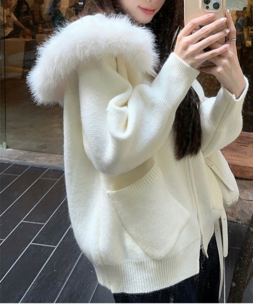 gossip！ロサンゼルス（ゴシップロサンゼルス）の「Y2K エコファー フード ジップアップ  パーカー（パーカー・レディース・オフホワイト/ブラウン/グレー/ブルー・FREE）」の5枚目の写真