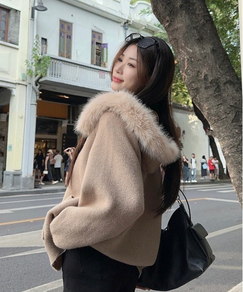 gossip！ロサンゼルス（ゴシップロサンゼルス）の「Y2K エコファー フード ジップアップ  パーカー（パーカー・レディース・オフホワイト/ブラウン/グレー/ブルー・FREE）」の15枚目の写真