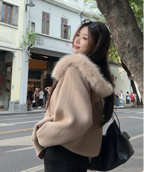 gossip！ロサンゼルス（ゴシップロサンゼルス）の「Y2K エコファー フード ジップアップ  パーカー（パーカー・レディース・オフホワイト/ブラウン/グレー/ブルー・FREE）」の17枚目の写真