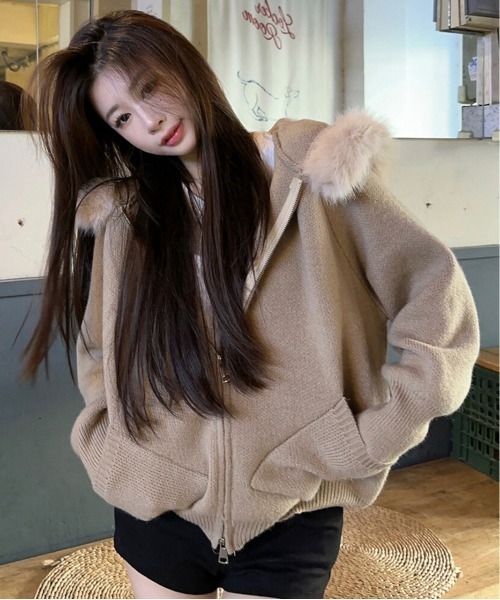 gossip！ロサンゼルス（ゴシップロサンゼルス）の「Y2K エコファー フード ジップアップ  パーカー（パーカー・レディース・オフホワイト/ブラウン/グレー/ブルー・FREE）」の18枚目の写真