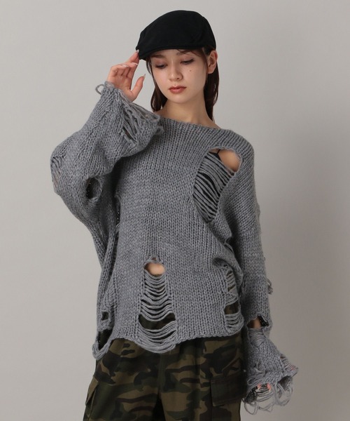 FOREVER 21（フォーエバー トゥエンティーワン）の「【2024FW】ダメージニットプルオーバー（ニット/セーター・レディース・グレー/ホワイト・FREE）」の2枚目の写真