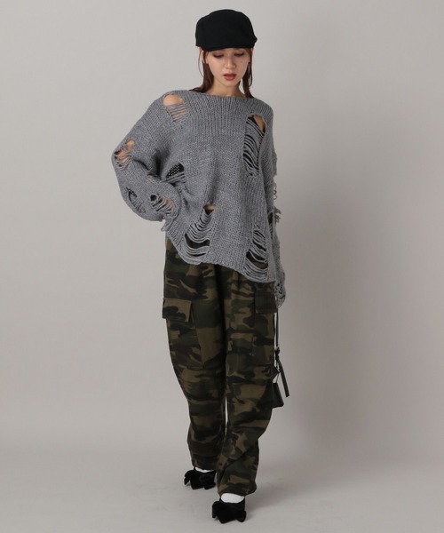 FOREVER 21（フォーエバー トゥエンティーワン）の「【2024FW】ダメージニットプルオーバー（ニット/セーター・レディース・グレー/ホワイト・FREE）」の4枚目の写真