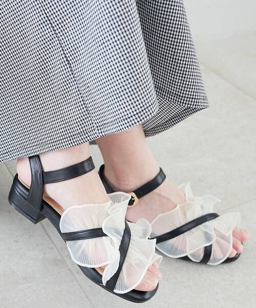 MAJESTIC LEGON（マジェスティックレゴン）の「シアーフリルサンダル（サンダル・レディース・ブラック/ベージュ/グレー/アイボリー/ブラック系その他/シルバー/オフホワイト/ブラウン系その他4/ブラウン系その他3・SMALL/MEDIUM/LARGE/X-LARGE/XXL）」の4枚目の写真