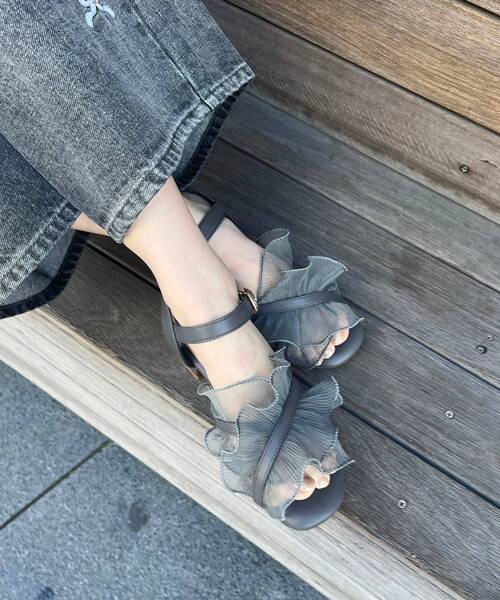 MAJESTIC LEGON（マジェスティックレゴン）の「シアーフリルサンダル（サンダル・レディース・ブラック/ベージュ/グレー/アイボリー/ブラック系その他/シルバー/オフホワイト/ブラウン系その他4/ブラウン系その他3・SMALL/MEDIUM/LARGE/X-LARGE/XXL）」の14枚目の写真