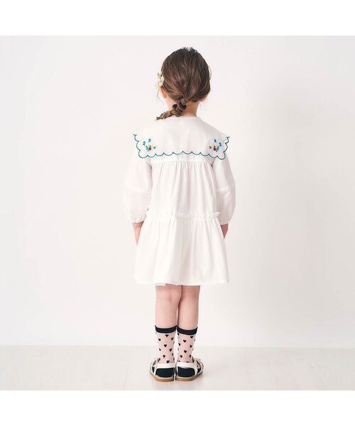 apres les cours（アプレレクール）の「【ジュニア対応】お花刺繍衿ワンピース（ワンピース・キッズ・アイボリー/ブラック・110/100/90/140/130/80/120）」の4枚目の写真