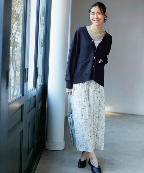 ROPE' PICNIC（ロペピクニック）の「シルク混Ｖネック金ボタンニットカーディガン（カーディガン/ボレロ・レディース・ライトグレー/レッド/ネイビー・38）」の11枚目の写真