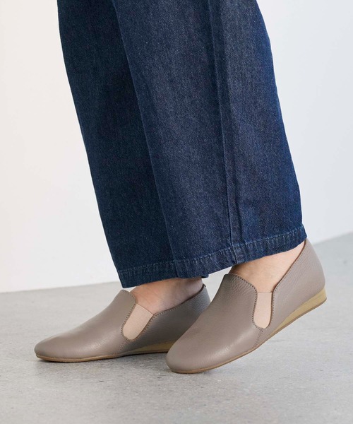 ing(イング)の「【WEB限定】スリッポンシューズ(スリッポン・レディース・ブラック/ベージュ/シルバー・24cm/23.5cm/23cm/22.5cm/24.5cm)」の1枚目の写真