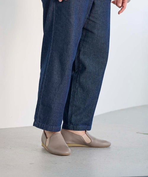 ing(イング)の「【WEB限定】スリッポンシューズ(スリッポン・レディース・ブラック/ベージュ/シルバー・24cm/23.5cm/23cm/22.5cm/24.5cm)」の8枚目の写真