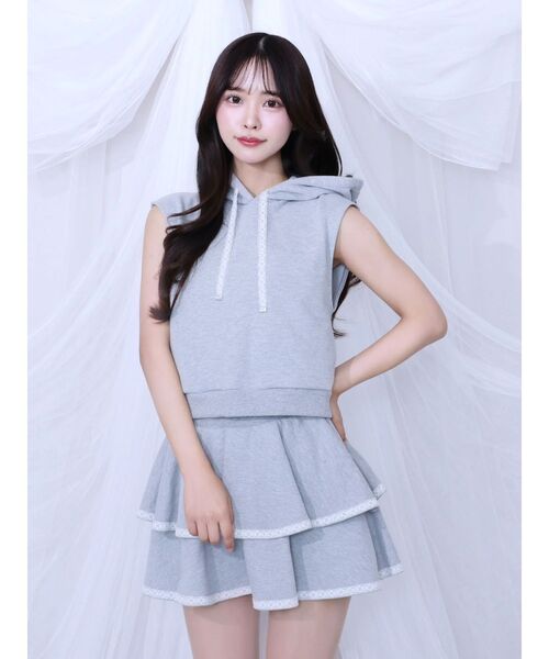 EATME(イートミー)の「フードノースリーブTOP×フレアミニスカート(セットアップ)(ワンピース・レディース・グレー/アイボリー・FREE)」の3枚目の写真