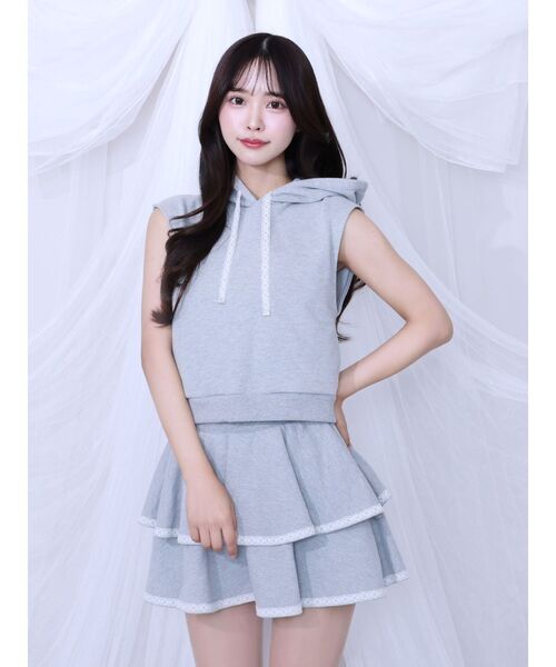 EATME(イートミー)の「フードノースリーブTOP×フレアミニスカート(セットアップ)(ワンピース・レディース・グレー/アイボリー・FREE)」の5枚目の写真