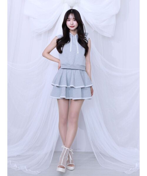 EATME(イートミー)の「フードノースリーブTOP×フレアミニスカート(セットアップ)(ワンピース・レディース・グレー/アイボリー・FREE)」の6枚目の写真