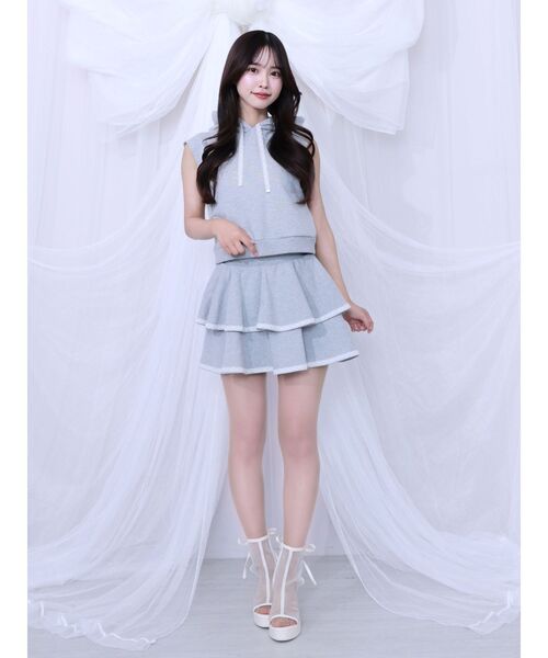 EATME(イートミー)の「フードノースリーブTOP×フレアミニスカート(セットアップ)(ワンピース・レディース・グレー/アイボリー・FREE)」の7枚目の写真