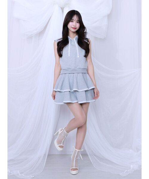 EATME(イートミー)の「フードノースリーブTOP×フレアミニスカート(セットアップ)(ワンピース・レディース・グレー/アイボリー・FREE)」の9枚目の写真