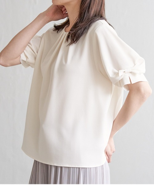 ikka(イッカ)の「ドライタッチ袖リボンブラウス(シャツ/ブラウス・レディース・オフホワイト/ライラック/ネイビー・M/L/S)」の2枚目の写真