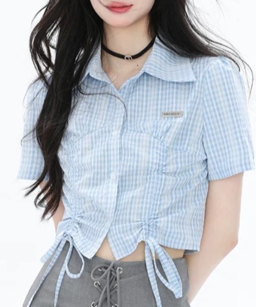 Sibra(シブラ)の「ドロストクロップドシャツ(シャツ/ブラウス・レディース・ホワイト×ブラック/ブルー/ホワイト/ネイビー・M)」の1枚目の写真