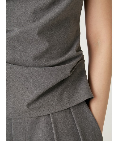 FRAY I.D（フレイアイディー）の「アシメドレープブラウス