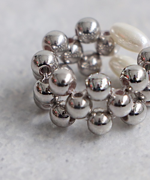 antiqua（アンティカ）の「メタル×パールビーズリング（リング・レディース・シルバー・FREE）」の3枚目の写真