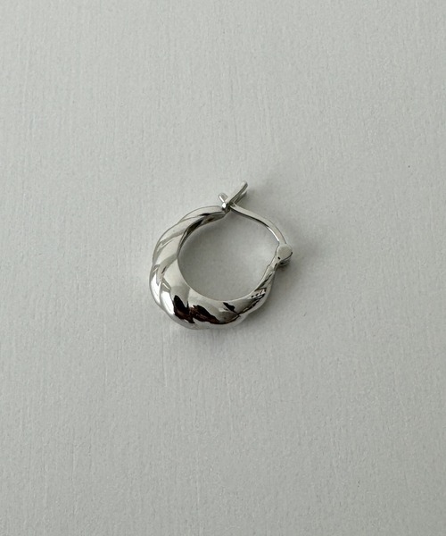 CANAL JEAN（キャナルジーン）の「Pt　レイヤーフープピアス（ピアス（両耳用）・レディース・シルバー・ONE SIZE）」の5枚目の写真