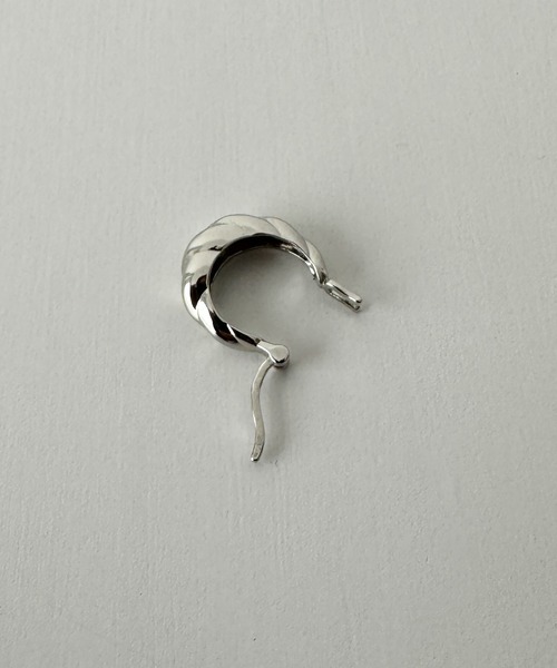 CANAL JEAN（キャナルジーン）の「Pt　レイヤーフープピアス（ピアス（両耳用）・レディース・シルバー・ONE SIZE）」の6枚目の写真