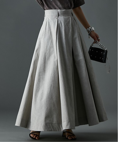 GEVS.（ジェイヴィス）の「タックマキシスカート＜大きいサイズ有＞GEVS.（スカート・レディース・グレイッシュベージュ/グレー・M/L/LL/3L/4L/5L）」の2枚目の写真