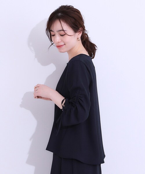 DRESKIP（ドレスキップ）の「【高レビュー/セットアップ可】お袖シャーリング 麻調ブラウス（シャツ/ブラウス・レディース・ライトベージュ/グリーン系/ネイビー・01/02/03/04）」の5枚目の写真