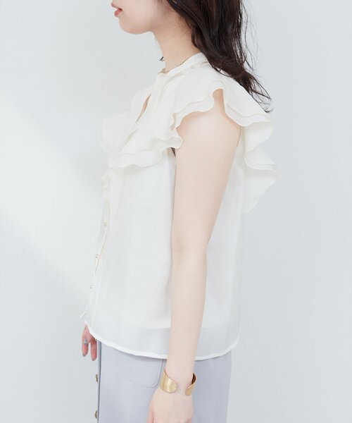 natural couture(ナチュラルクチュール)の「ラッフルフリルキーネックブラウス(シャツ/ブラウス・レディース・グレー/アイボリー/ライトベージュ/ピンク/ブラック/その他1・FREE)」の13枚目の写真