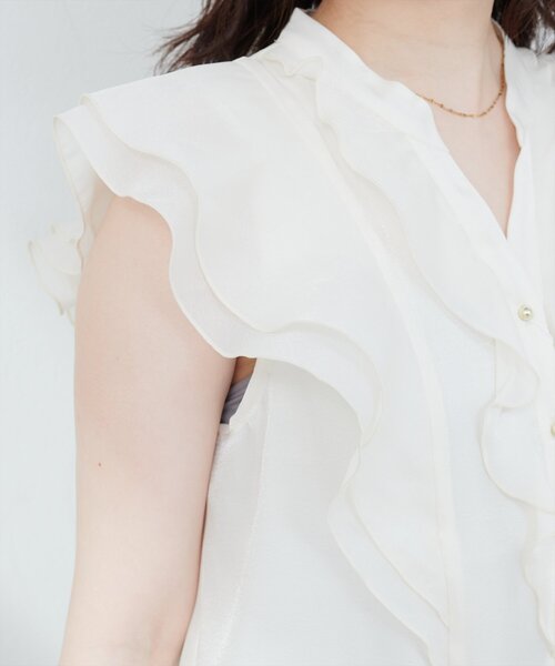 natural couture(ナチュラルクチュール)の「ラッフルフリルキーネックブラウス(シャツ/ブラウス・レディース・グレー/アイボリー/ライトベージュ/ピンク/ブラック/その他1・FREE)」の16枚目の写真