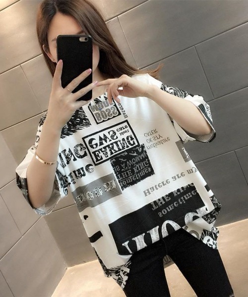 LETee(レティー)の「存在感抜群の総柄ボックスプリント♪1枚で映えるオーバーサイズロゴTシャツ(Tシャツ/カットソー・レディース・グレー/ピンク・FREE)」の3枚目の写真